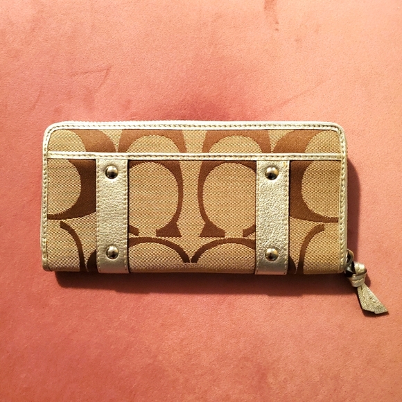 Coach Zoe Signature C Accordian Wallet, NWOT - Picture 2 of 3